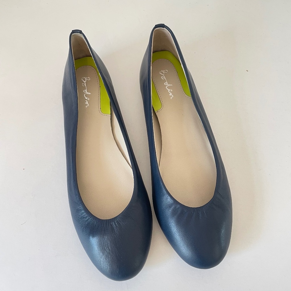 Boden Navy Blue Leather Ballet Flats size 39.